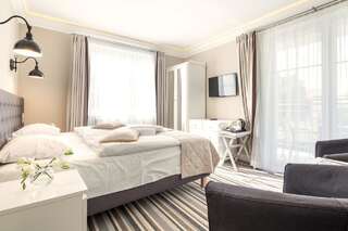 Отели типа «постель и завтрак» Villa Astra Baltica Мендзыздрое Номер с кроватью размера «king-size» и балконом-5