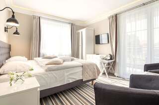 Отели типа «постель и завтрак» Villa Astra Baltica Мендзыздрое Номер с кроватью размера «king-size» и балконом-11