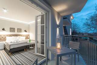 Отели типа «постель и завтрак» Villa Astra Baltica Мендзыздрое Трехместный номер с балконом-1