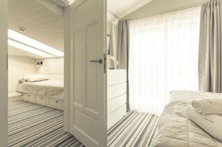 Отели типа «постель и завтрак» Villa Astra Baltica Мендзыздрое Семейный люкс с 2 спальнями и балконом-4