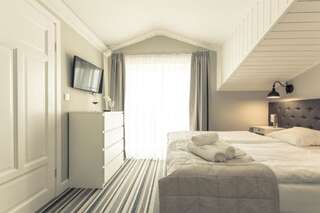 Отели типа «постель и завтрак» Villa Astra Baltica Мендзыздрое Семейный люкс с 2 спальнями и балконом-7